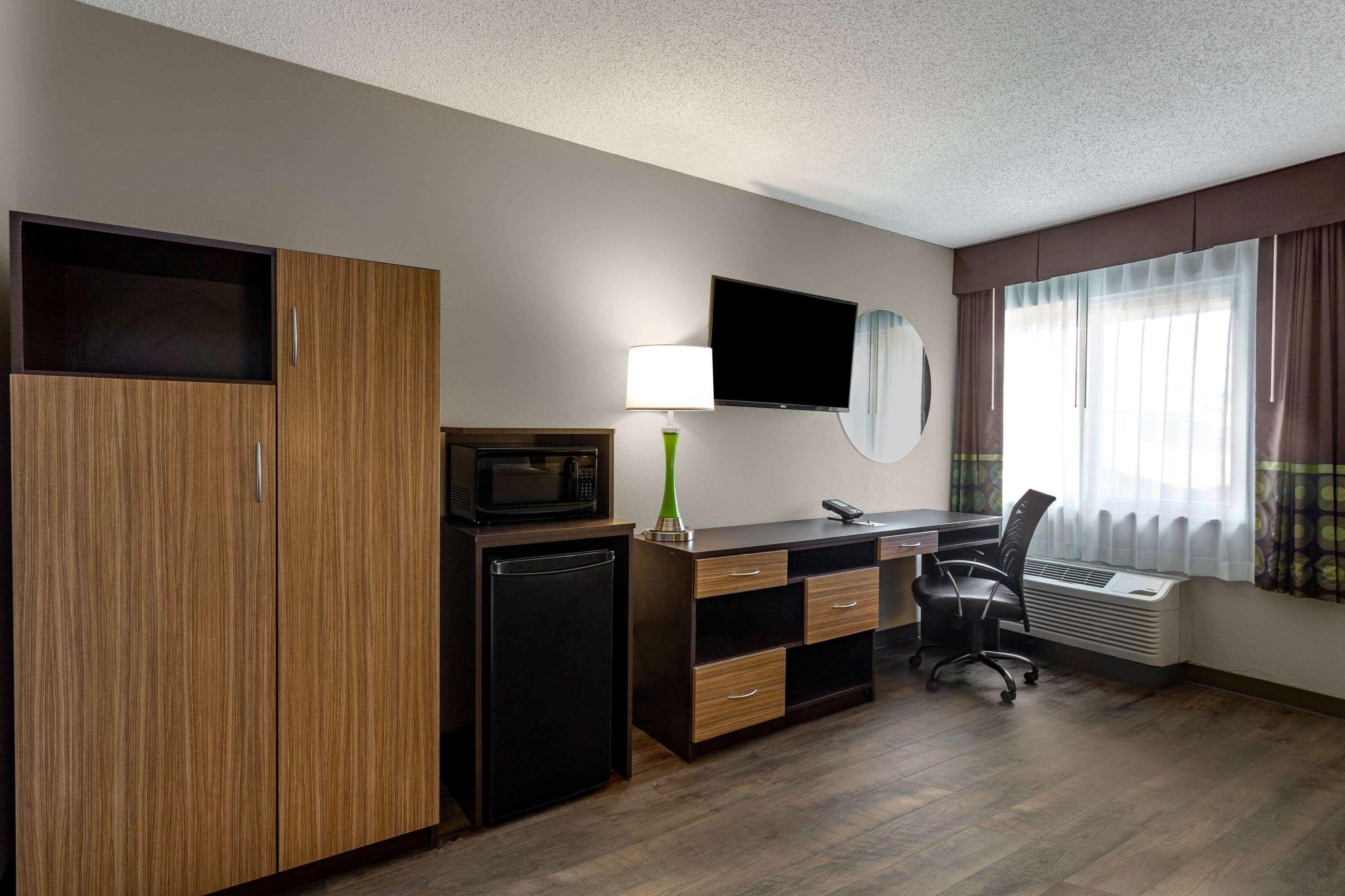Super 8 By Wyndham South Holland Hotell Exteriör bild