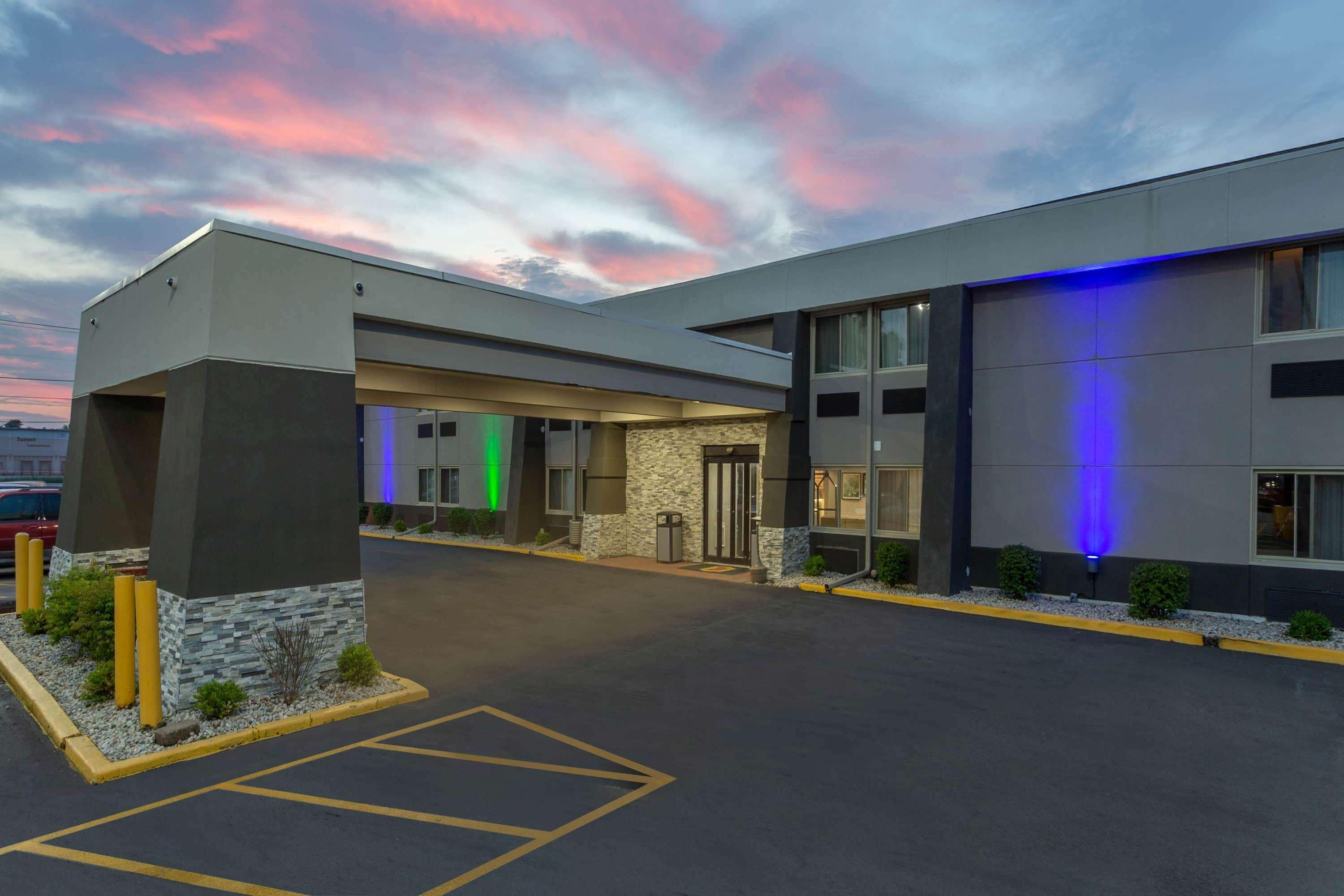Super 8 By Wyndham South Holland Hotell Exteriör bild